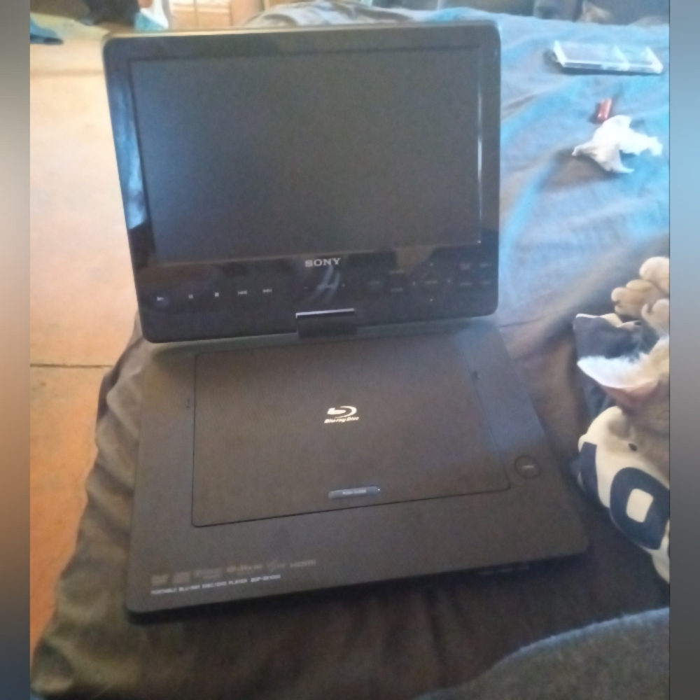 SONY PORTABLE BLU-RAY DISK/DVD PLAYER (BLUE)